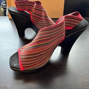 Vivanz Camille Heels Red Fiesta Size 6.5 Never worn